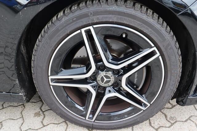 Mercedes-Benz A-KLASSE 220 Launch Edition | AMG Line | NL Auto | Trekhaak | Carplay | Cruise Control | Trekhaak |