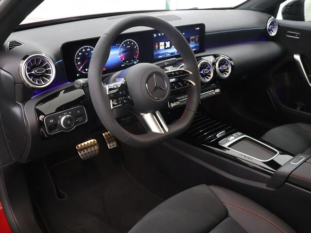 Mercedes-Benz A-KLASSE 180 Business Solution AMG | Night pakket | 19 inch velgen | Panoramadak | Keyless entry | Multibeam led koplampen | Apple carplay/Andorid auto |