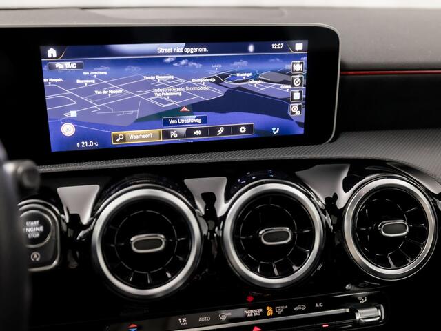 Mercedes-Benz A-KLASSE 180 AMG Sport Automaat (PANORAMADAK, GROOT NAVI, LEDER/ALCANTARA, CAMERA, STOELVERWARMING, SPORTSTOELEN, NIEUWE APK, LANE ASSIST, NIEUWSTAAT)