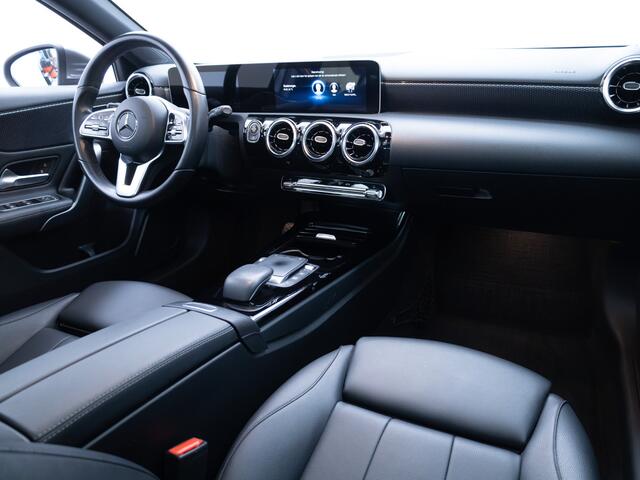 Mercedes-Benz A-KLASSE 200 Premium Plus | Leer | Panodak | Stoelverw. | Afn. trekhaak | Navigatie | All-season banden | Cruise | Camera | Matrix Led
