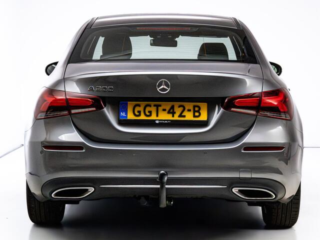 Mercedes-Benz A-KLASSE 200 Premium Plus | Leer | Panodak | Stoelverw. | Afn. trekhaak | Navigatie | All-season banden | Cruise | Camera | Matrix Led