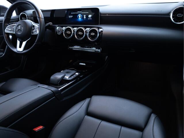 Mercedes-Benz A-KLASSE 200 Premium Plus | Leer | Panodak | Stoelverw. | Afn. trekhaak | Navigatie | All-season banden | Cruise | Camera | Matrix Led