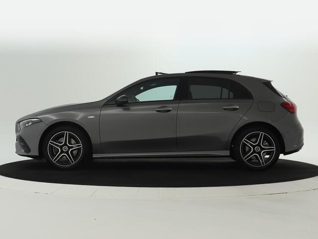 Mercedes-Benz A-KLASSE 250 e Business Solution AMG | Nightpakket | Parkeerpakket met achteruitrijcamera | KEYLESS GO | Sfeerverlichting |