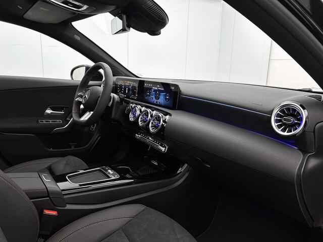 Mercedes-Benz A-KLASSE 250 e Business Solution AMG | Nightpakket | Smartphone-integratie | Panoramaschuifdak | Multibeam LED | Stoelverwarming voor |