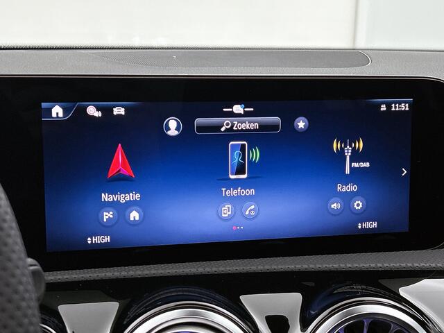 Mercedes-Benz A-KLASSE 250 e Business Solution AMG | Nightpakket | Smartphone-integratie | Panoramaschuifdak | Multibeam LED | Stoelverwarming voor |