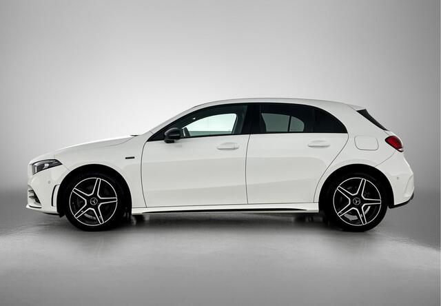 Mercedes-Benz A-KLASSE 250 e Plug In Hybride AMG Line | Stoelverwarming | Cruise Control | Inclusief 24 maanden Mercedes-Benz Certified garantie voor Europa.