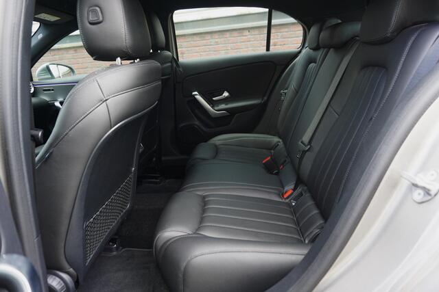 Mercedes-Benz A-KLASSE 180 Luxury/Sportstoelen/Vol leer/Camera/ Widescreen/Carplay.