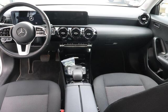 Mercedes-Benz A-KLASSE 180 Business Solution Adaptive Cruise Control, Climate Control, Stoelverwarming