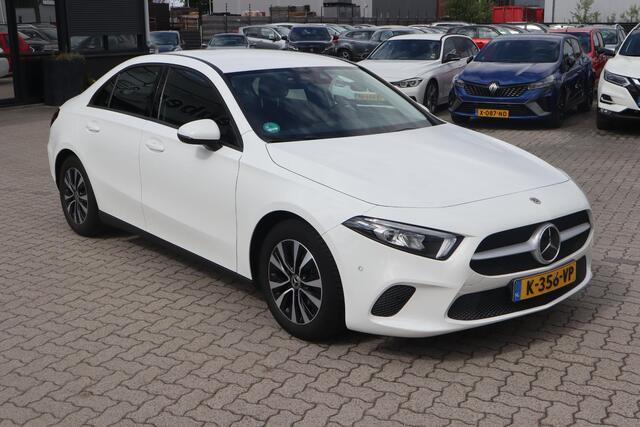 Mercedes-Benz A-KLASSE 180 Business Solution Adaptive Cruise Control, Climate Control, Stoelverwarming