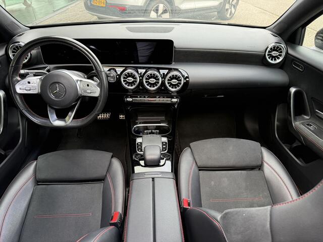 Mercedes-Benz A-KLASSE 200 Business Solution AMG ** Panodak ** LED ** Carplay ** APK 11-2027!! ** Dealeronderhouden