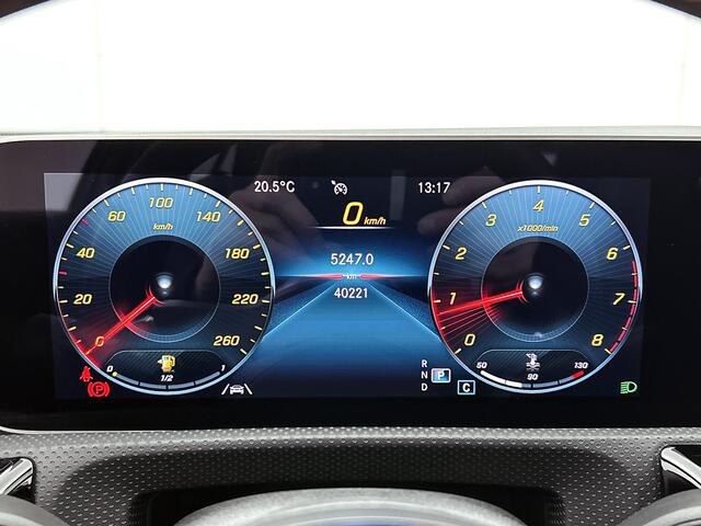 Mercedes-Benz A-KLASSE 180 Business Solution AMG | Stoelverwarming | Parkeerpakket met Camera | Car Play | LED Verlichting | Inclusief 24 maanden Mercedes-Benz Certified garantie voor Europa.