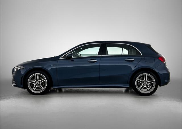 Mercedes-Benz A-KLASSE 250 e Premium Plus AMG Line | Keyless Entry | Stoelverwarming Inclusief 24 maanden MB Certified garantie voor Europa.