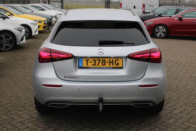 Mercedes-Benz A-KLASSE 250e AUT8 Luxury Line (FACELIFT) LEDER SFEER NAVI TREKHAAK