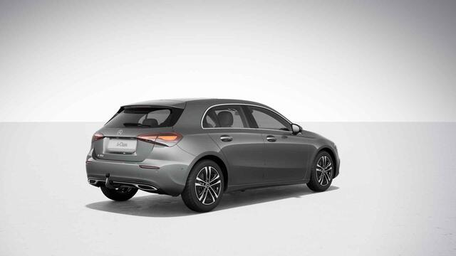Mercedes-Benz A-KLASSE 180 Business Solution Luxury | Trekhaak | Panoramadak |