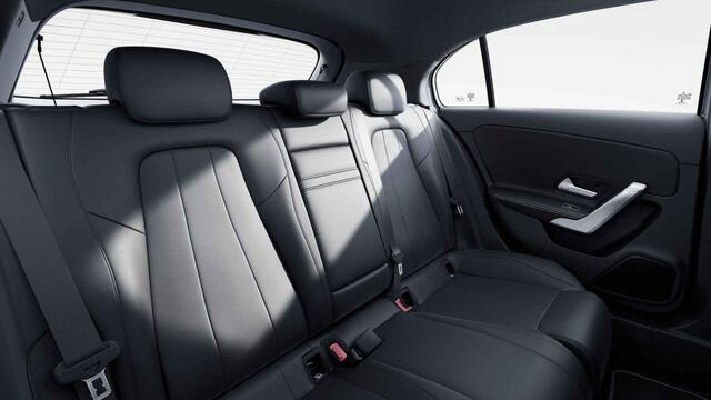 Mercedes-Benz A-KLASSE 180 Business Solution Luxury | Trekhaak | Panoramadak |