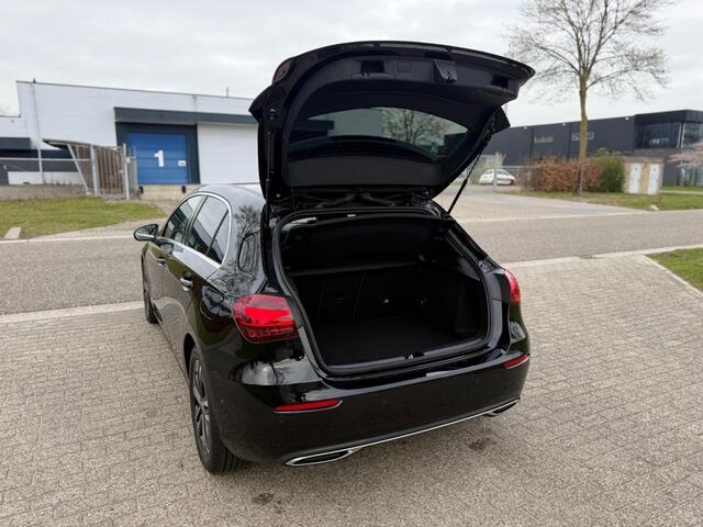 Mercedes-Benz A-KLASSE 180 Luxury Line Navi