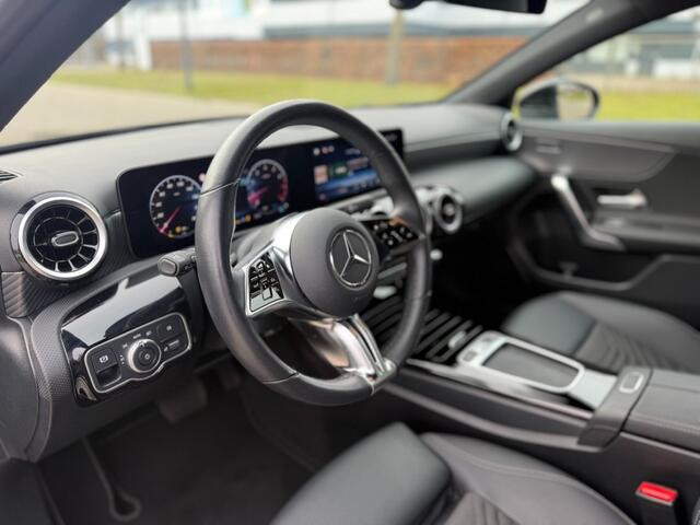Mercedes-Benz A-KLASSE 180 Luxury Line Navi