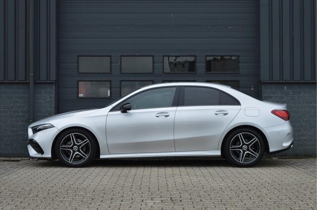 Mercedes-Benz A-KLASSE 180 AMG Line | ORG. NL | CAMERA | FACELIFT |