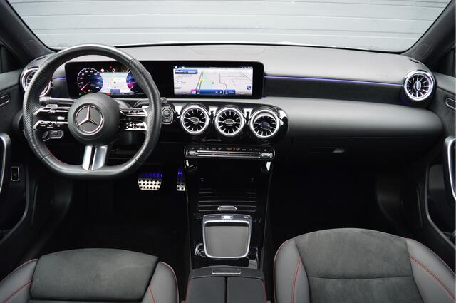 Mercedes-Benz A-KLASSE 180 AMG Line | ORG. NL | CAMERA | FACELIFT |