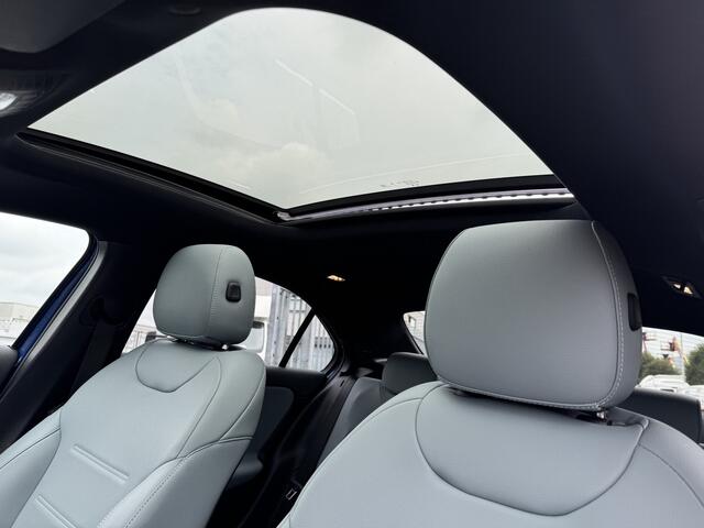Mercedes-Benz A-KLASSE 250 e AMG Line Panorama | Widescreen | Distronic