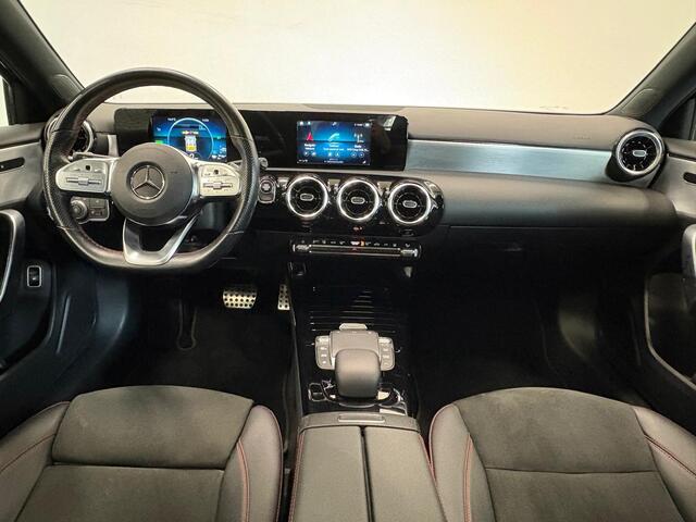 Mercedes-Benz A-KLASSE 250 e AMG Line Panoramadak Cruise Control Full LED Matrix PDC VA+Camera 18" Velgen Side Assist Trekhaak Stoelverwarming