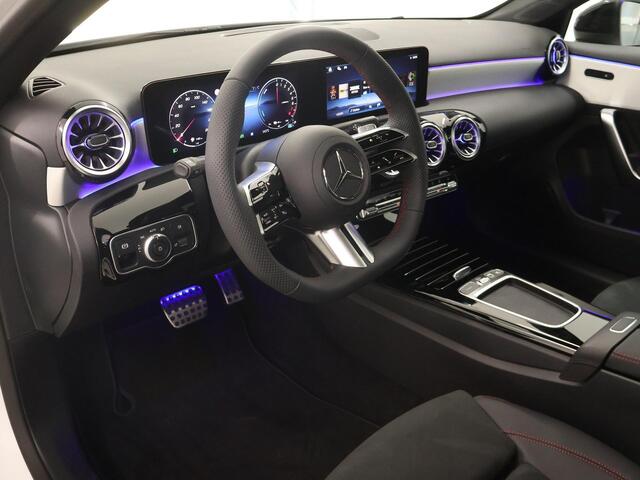 Mercedes-Benz A-KLASSE 250 e Business Solution AMG | Night Pakket | 360* Camera | Panoramadak | Dode hoek |