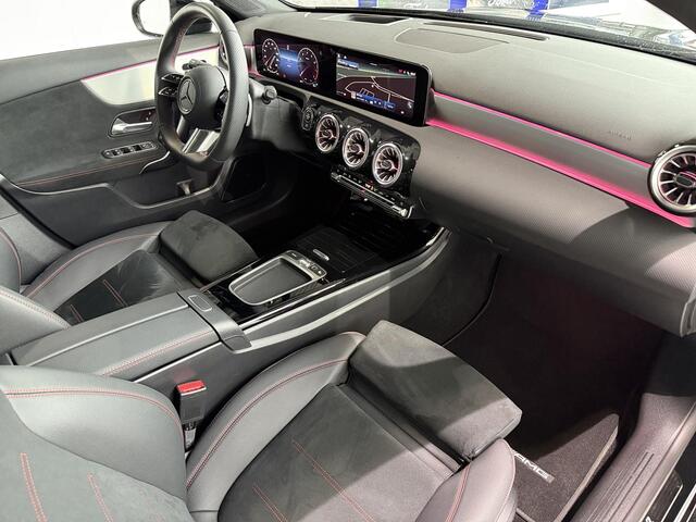 Mercedes-Benz A-KLASSE 180 Business Solution AMG | Panoramaschuifdak | Night | Premium Plus pakket | Dodehoekassistent | Head-up display | 19-inch Zwarte AMG Velgen |
