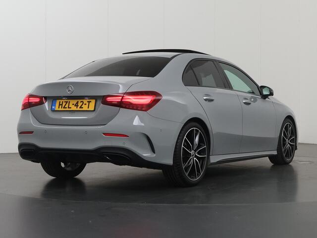 Mercedes-Benz A-KLASSE 180 Business Solution AMG | Night edition | Panoramadak | Memory stoelen | Head-up display | Stoelverwarming | Dodehoekassistent | AMG Line Plus