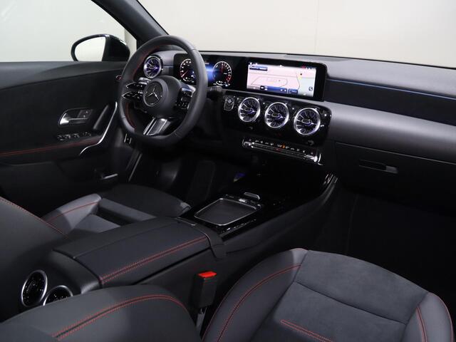 Mercedes-Benz A-KLASSE 250e Business Solution AMG | Panoramaschuifdak | Night | Achteruitrijcamera| Stoelverwarming voor | LED koplampen |