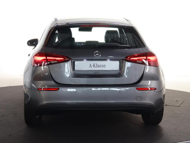 Mercedes-Benz A-KLASSE 180 Star Edition | Voorstoelen verwarmd | Achteruitrijcamera | LED-koplampen