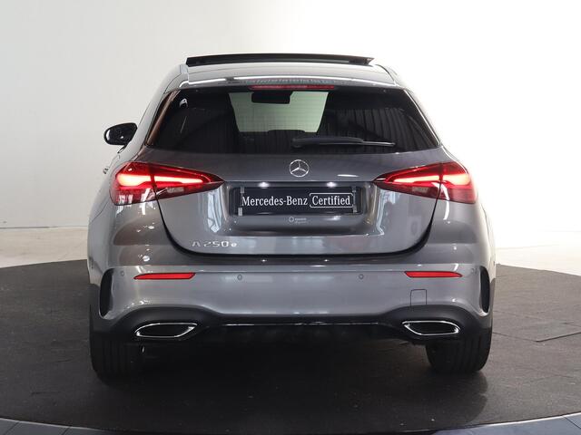 Mercedes-Benz A-KLASSE 250e Business Solution AMG | Panoramaschuifdak | Night | Multibeam Led | Achteruitrijcamera | Afneembare trekhaak |