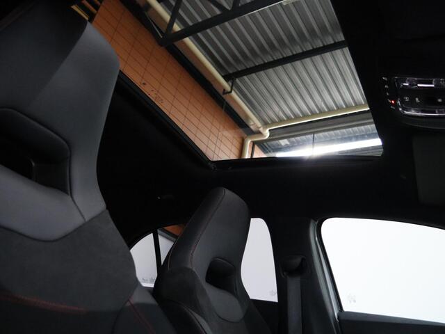 Mercedes-Benz A-KLASSE 250e Business Solution AMG | Panoramaschuifdak | Night | Multibeam Led | Achteruitrijcamera | Afneembare trekhaak |