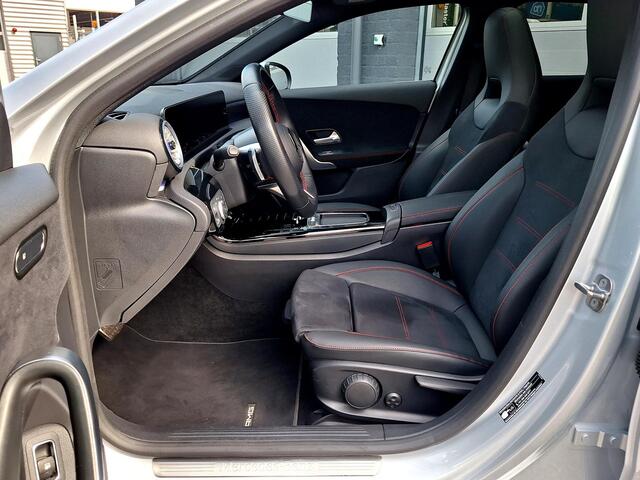 Mercedes-Benz A-KLASSE 250 e AMG | Panoramadak | Achteruitrijcamera | Dodehoekassistent | Privacy Glas Achter | Sfeerverlichting | Stoelverwarming | Parkeersensoren Rondom | Widescreen | Keyless-GO