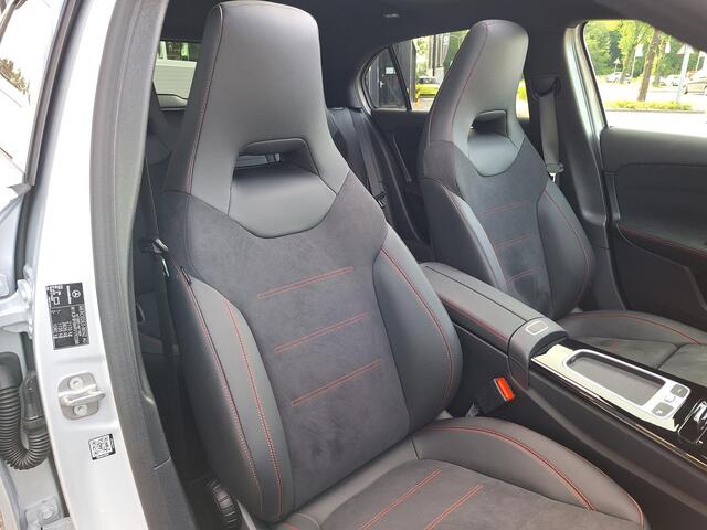 Mercedes-Benz A-KLASSE 250 e AMG | Panoramadak | Achteruitrijcamera | Dodehoekassistent | Privacy Glas Achter | Sfeerverlichting | Stoelverwarming | Parkeersensoren Rondom | Widescreen | Keyless-GO