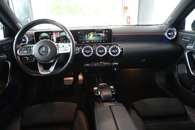 Mercedes-Benz A-KLASSE 180 Premium Plus Automaat Panormadak CarPlay Led Cruise Control Clima Sfeer Stoelverwarming Alcantara Inruil Mogelijk!
