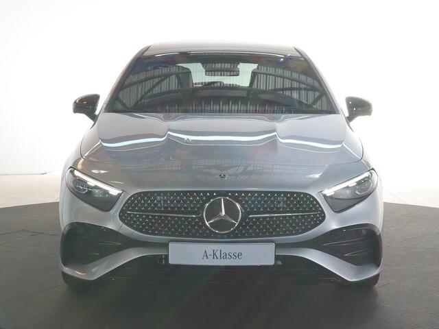 Mercedes-Benz A-KLASSE 180 Business Solution AMG | AMG Line Plus | Nightpakket | Panoramadak | HUD | Stoelverwarming | 360° camera | Cruise Control Adaptief |