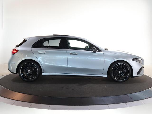 Mercedes-Benz A-KLASSE 180 Business Solution AMG | AMG Line Plus | Nightpakket | Panoramadak | HUD | Stoelverwarming | 360° camera | Cruise Control Adaptief |