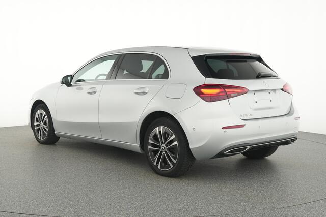 Mercedes-Benz A-KLASSE 250 e Plug-In Hybride Ledkoplampen | Stoelverwarming | Parkeerpakket met achteruitrijcamera | Dodehoekassistent. Inclusief 24 maanden Mercedes-Benz Certified garantie voor Europa.