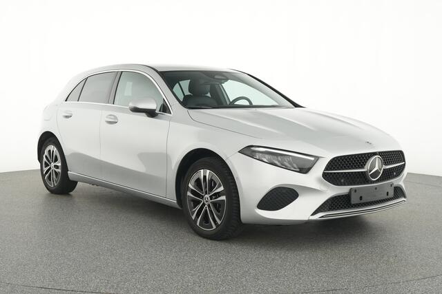 Mercedes-Benz A-KLASSE 250 e Plug-In Hybride Ledkoplampen | Stoelverwarming | Parkeerpakket met achteruitrijcamera | Dodehoekassistent. Inclusief 24 maanden Mercedes-Benz Certified garantie voor Europa.