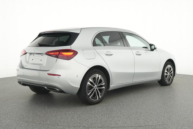 Mercedes-Benz A-KLASSE 250 e Plug-In Hybride Ledkoplampen | Stoelverwarming | Parkeerpakket met achteruitrijcamera | Dodehoekassistent. Inclusief 24 maanden Mercedes-Benz Certified garantie voor Europa.
