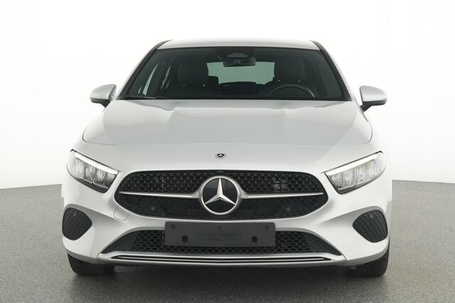 Mercedes-Benz A-KLASSE 250 e Plug-In Hybride Ledkoplampen | Stoelverwarming | Parkeerpakket met achteruitrijcamera | Dodehoekassistent. Inclusief 24 maanden Mercedes-Benz Certified garantie voor Europa.