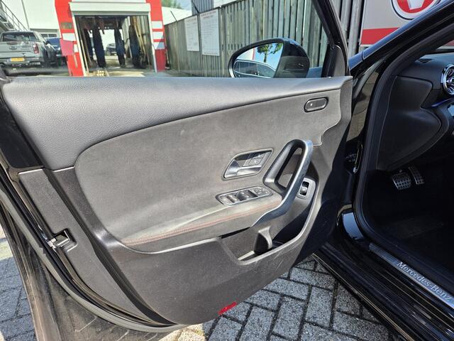 Mercedes-Benz A-KLASSE 200 Launch Edition Premium AMG Line 18"/Dodehoek/Keyless/360 camera/Sfeerverlichting/Climate/Apple Carplay & Android Auto