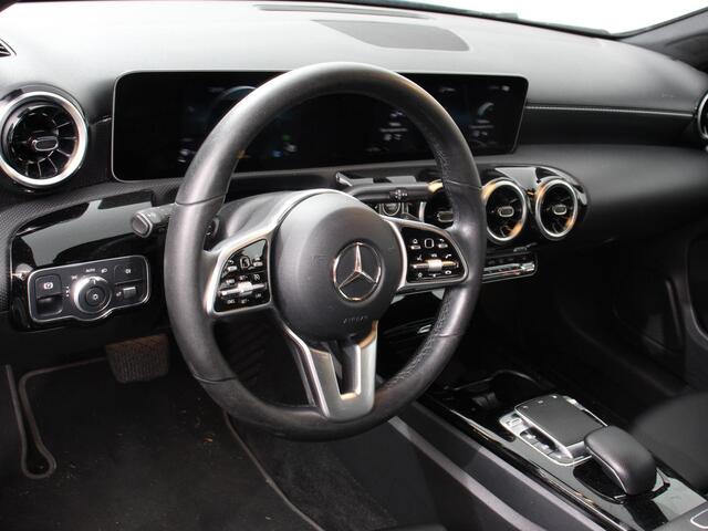Mercedes-Benz A-KLASSE 200 163pk Automaat Advantage Proressive Style Navigatie Virtual Cockpit Climate control Half leder Camera Parkeer Sensoren Lichtmetalen Velgen Cruise Control Stoelverwarming