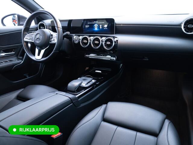 Mercedes-Benz A-KLASSE 200 Premium Plus | Leer | Panodak | Stoelverw. | Afn. trekhaak | Navigatie | All-season banden | Cruise | Camera | Matrix Led