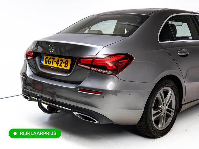 Mercedes-Benz A-KLASSE 200 Premium Plus | Leer | Panodak | Stoelverw. | Afn. trekhaak | Navigatie | All-season banden | Cruise | Camera | Matrix Led