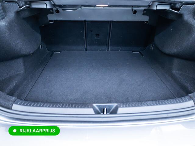Mercedes-Benz A-KLASSE 200 Premium Plus | Leer | Panodak | Stoelverw. | Afn. trekhaak | Navigatie | All-season banden | Cruise | Camera | Matrix Led