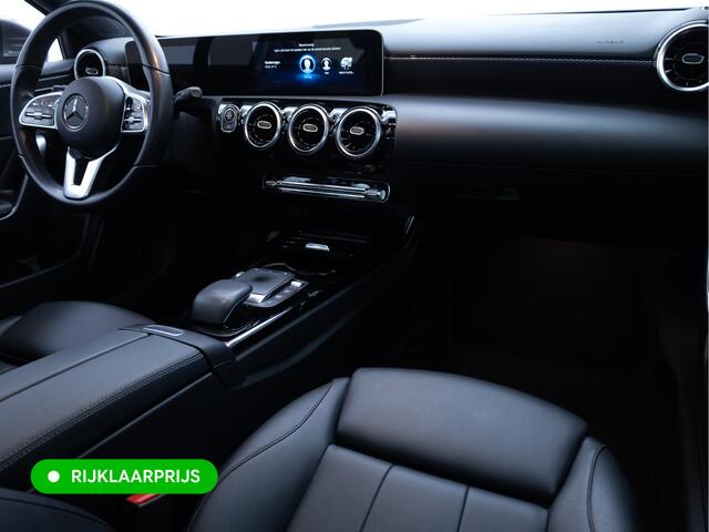 Mercedes-Benz A-KLASSE 200 Premium Plus | Leer | Panodak | Stoelverw. | Afn. trekhaak | Navigatie | All-season banden | Cruise | Camera | Matrix Led