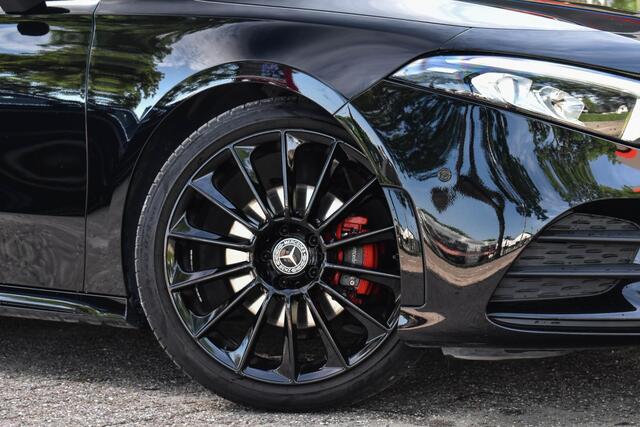 Mercedes-Benz A-KLASSE 200 Business Solution AMG Upgrade Aut. Camera Stoelverwarming Xenon/LED 18"LMV