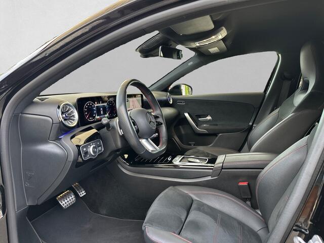 Mercedes-Benz A-KLASSE 200 AMG Line CRUISE ADAPT / CAMERA / STOEL VERW. / SFEERVERLICHTING / NAVI