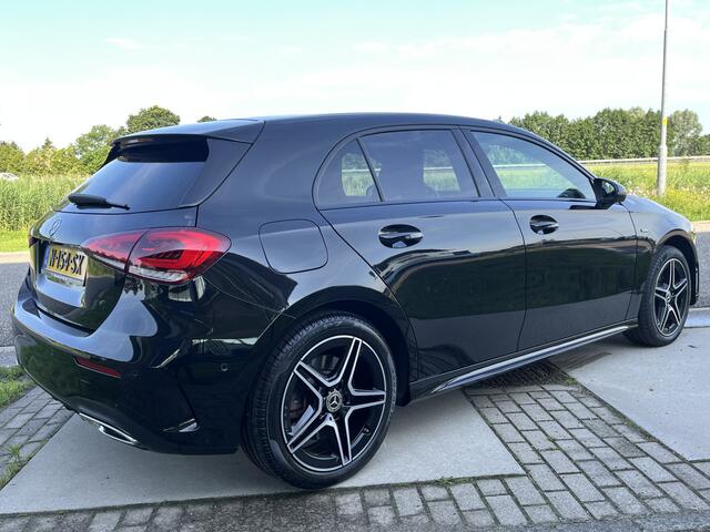 Mercedes-Benz A-KLASSE 250 e Premium Plus AMG Leder bekleding Breedbeeld